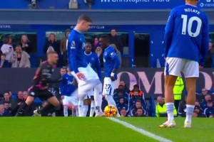 千古奇冤莫耶斯！埃弗頓開(kāi)場(chǎng)10秒就取得破門(mén)??