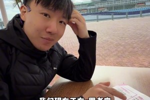 “給大伙試一下C羅的酒店，這菜帽子戲法、金球獎、CR7披薩”