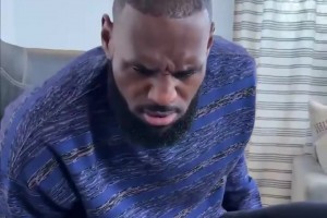 詹姆斯看到濃眉被交易換來(lái)東契奇，估計(jì)也是這個(gè)反應(yīng)？