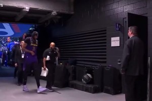 布克談東契奇&濃眉互換：太瘋狂了，永遠別覺得自己是安全的，在NBA一切皆有可能！