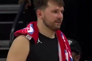 愿時(shí)光停留在上賽季！東契奇和小瓊斯開(kāi)玩笑把庫(kù)班逗樂(lè)了！