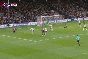 布魯克斯后點(diǎn)包抄破門，裁判示意越位在先進(jìn)球無效