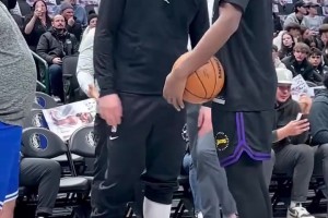 今年1月8號(hào)獨(dú)行俠迎戰(zhàn)湖人 東契奇不知道跟前隊(duì)友芬尼在聊什么？