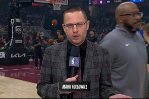 獨(dú)行俠記者：如果我看起來很憔悴，不好意思！因?yàn)槲易蛲硪灰箾]睡