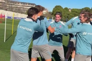 內(nèi)斯塔本人轉(zhuǎn)發(fā)！內(nèi)斯塔：我當(dāng)年就隨便一鏟阿德，沒想到被拍了