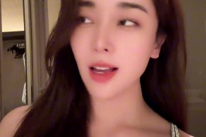 說(shuō)車(chē)美女博主比喻東契奇濃眉交易：特斯拉造油車(chē)奔馳開(kāi)啟電動(dòng)化~