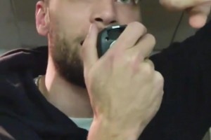 好兄弟再聚了！回顧22年拉文飛機上恭喜德羅贊入選全明星首發(fā)！