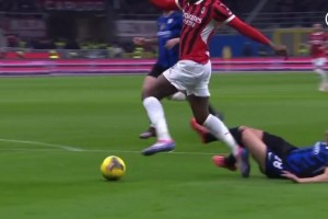 定海神針，米蘭德比上帕瓦爾對萊奧的這兩次防守都非常關鍵??