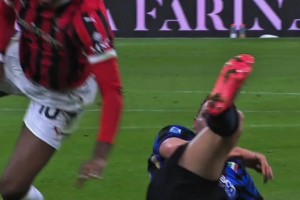 意甲官推轉發(fā)：萊奧體驗了一把來自法蘭西的嘆息之墻