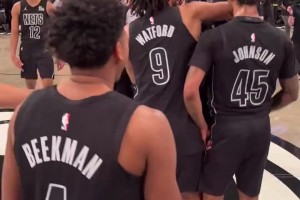 拉塞爾神奇絕殺火箭！賽后全隊(duì)瘋狂興奮慶祝！