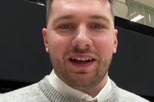 瞇眼一看：皮爾洛這還會(huì)踢球嘛??然后內(nèi)腳背踢外旋給我干懵了