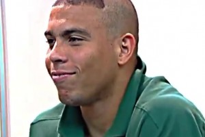 近距離實拍大羅的阿福頭??竟然有點卷毛