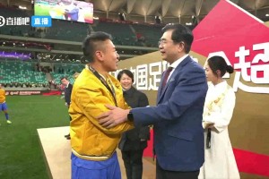 老鄉(xiāng)見(jiàn)老鄉(xiāng)！宋凱：這老將咋不一樣呢 于漢超：你一來(lái)我就進(jìn)球