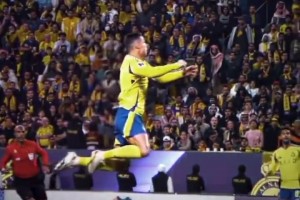 看看C羅滯空頭球時杜蘭的反應：我滴老大哥真的猛啊??