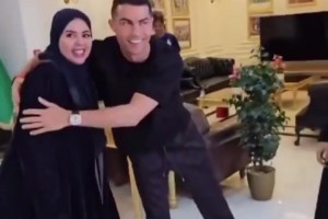 紳士C羅??看看他是如何尊重這位穆斯林女球迷的