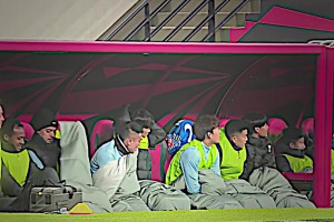 失敗總是貫穿人生始終，而每個成功的人都是從跌倒處爬起來的！