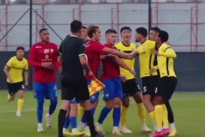 青島西海岸和俄超豪門(mén)發(fā)生沖突，抓著毛子就是一頓輸出??