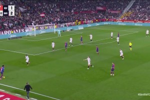 這球漂亮！拉菲尼亞遠(yuǎn)射貼地?cái)仄崎T，巴薩3-1領(lǐng)先塞維利亞！