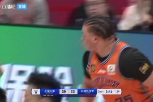 對(duì)飆是吧？洛夫頓頂飛詹姆斯 單手劈扣勢(shì)大力沉??