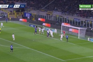 國米領(lǐng)先！恰爾汗奧盧角球開出，勞塔羅前點(diǎn)干擾造成對方烏龍