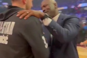 東契奇有多招人喜愛？連GOAT看見他都趕快上去抱住??