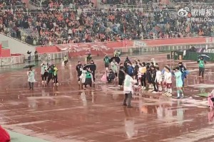 這個得點贊！光州FC球員去泰山北看臺謝場