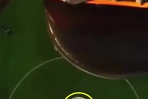 還得是他！巴西隊經(jīng)典的停高空球挑戰(zhàn)，內(nèi)馬爾輕松完成！