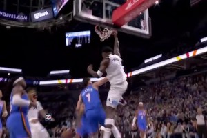 ??太炸裂！華子直升機(jī)暴起隔扣切特，隨后怒目圓睜噴起垃圾話(huà)！