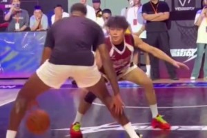 喬治這什么運(yùn)球？把陳澤文晃得有點(diǎn)暈，但可惜最終沒(méi)進(jìn)