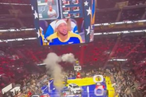 保羅&文班投籃環(huán)節(jié)瞎扔搶時(shí)間被取消資格！遭到全場(chǎng)球迷狂噓