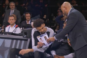 卡BUG卡出局了！組委會(huì)給保羅和文班看規(guī)則 不能瞎扔球??