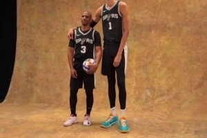 兩人身高差38cm！保羅甚至還沒(méi)到文班的胳肢窩??