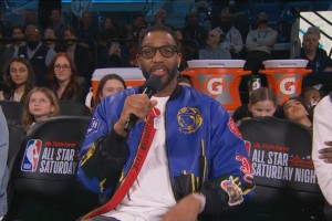 真滴太帥了！現(xiàn)場來回顧了2000年金州扣籃大賽卡特的精彩鏡頭