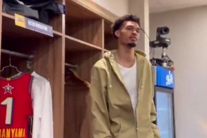 文班：我每場(chǎng)比賽賽前都看書！旁邊的約基奇卻狂笑不止！