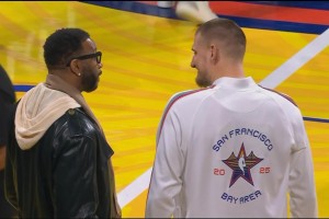 這看著身高差不多?。←湹虾图s基奇站在一塊交流~