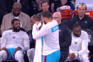 昔日的“711”在全明星賽場(chǎng)重聚！歐文與杜蘭特坐場(chǎng)下熱聊！