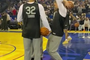 這把真是約老師！約基奇?zhèn)魇谕妒瘷C技術 唐斯認真學習??