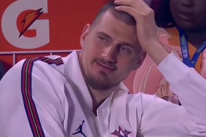 今年全明星有多無聊？癱在椅子上的約基奇用表情說明了一切??