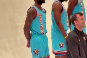 合體之后的第17場(chǎng)比賽！籃網(wǎng)三巨頭杜登歐拍定妝照站在一塊~