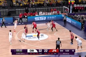 身高優(yōu)勢還是很明顯！周琦低位拉開單打翻身勾手打進生吃對手！