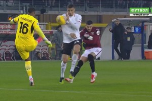 ??超級巨大離譜烏龍！邁尼昂一腳解圍踢到佳夫身上彈進(jìn)自家球門