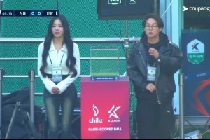 好腿啊！韓國演員樸圣光和妻子來現(xiàn)場看林加德比賽