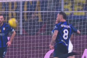 無解??，意甲官推轉(zhuǎn)發(fā)阿瑙托維奇天外飛仙全過程??