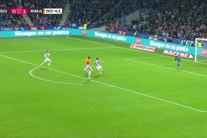 可惜！維尼修斯長傳到禁區(qū)，恩德里克絲滑停球射門擊中門框