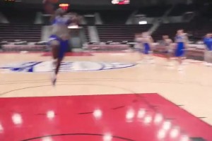 點燃全場！錫安大學時期經(jīng)典的罰球線扣籃！看起來很輕松?。? >
                                        </div>
                                    </div>
                                    <div   id=