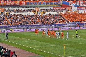 球迷忍不住驚叫！現(xiàn)場(chǎng)實(shí)拍于金永極限撲救