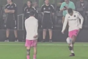 三缺一就差內(nèi)馬爾??！梅西蘇牙場邊傳球訓(xùn)練