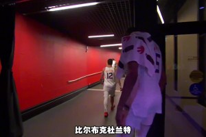 楊毅：現(xiàn)在太陽隊看上去已經(jīng)沒什么心氣了，休賽期就要散了