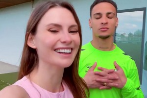 ??羨慕圓神！美女球迷找安東尼合影！