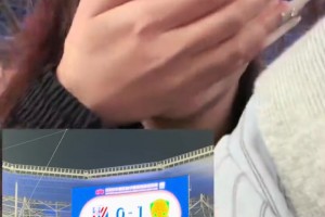 國安女球迷坐主隊看臺：瑟瑟發(fā)抖，根本不敢多說話